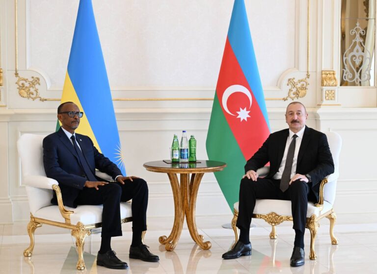 81e0f9d6b85840656a95f5493d43b62b_2735716