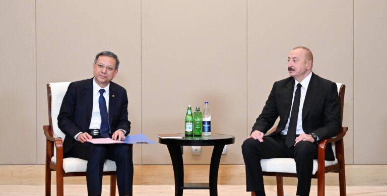 fe47fe62f1ff7bae5ec29baa6e7ac79e_4408348