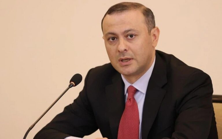 1761560141.543a2aef-7e29-3652-841f-c9111e395d97_825