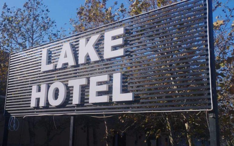 1763818527.lake_hotel_1