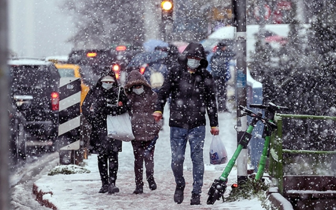 1766651234.1677056990_sabah-hem-rayonlara-hem-de-bakiya-qar-yagacaq-proqnoz-898642