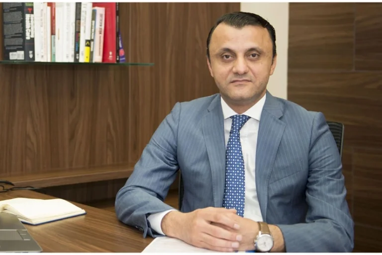 ce488525-f9f3-3775-b4e1-e9053298e2f9_825