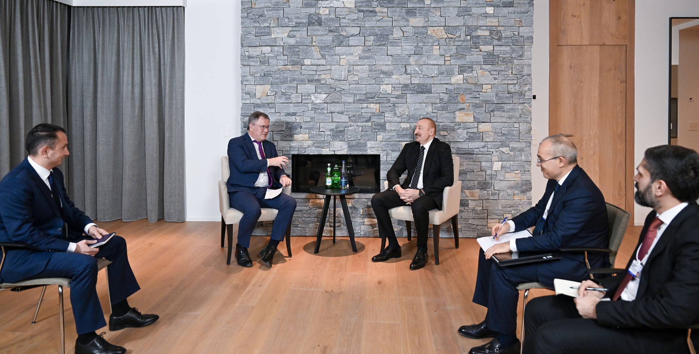 2a750f7329b0e6f036fd3eadc754ba9d_6648065