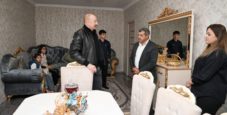 e4ff9bb779b7011cb27a7ed6bf9a9d5f_5513125