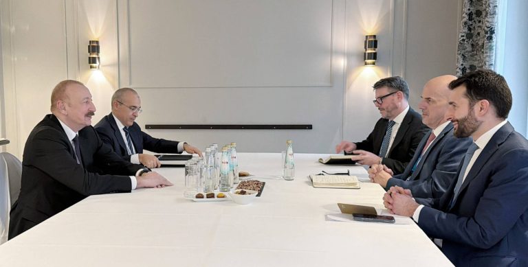 979f0c5164e25475c05bd880d719e792_1190266