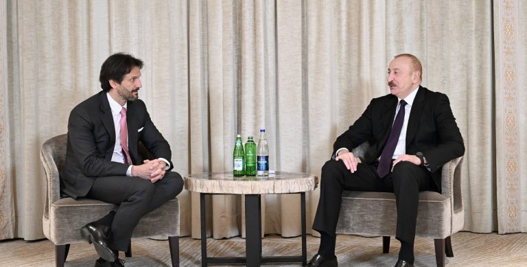 b7d28426a576c0a5cea4659eb2ee9cdd_6432703