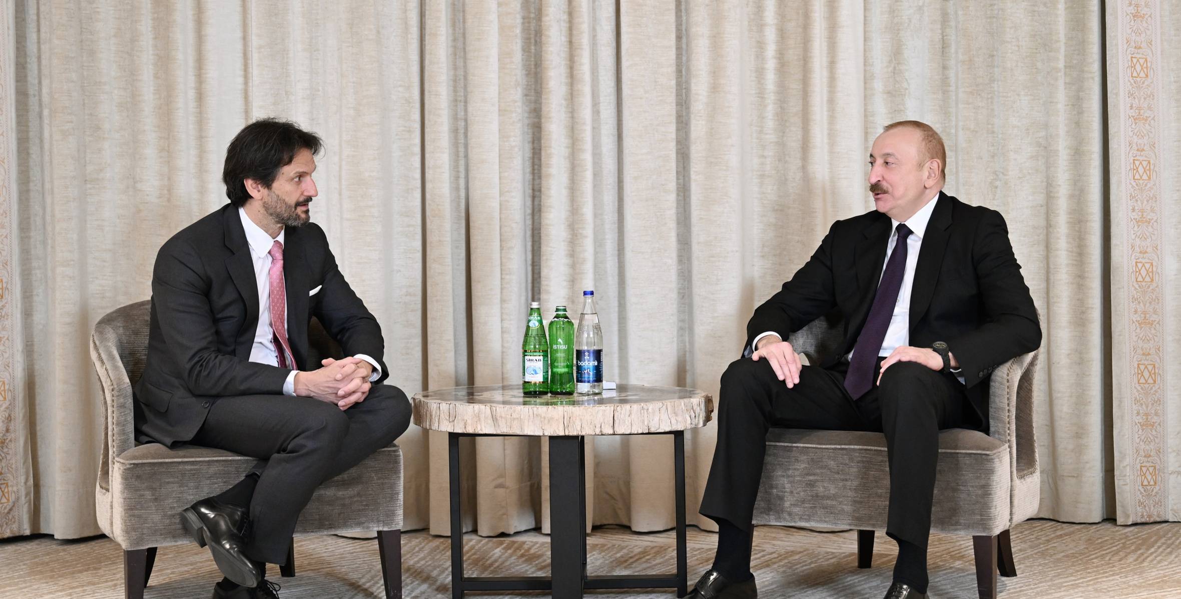 b7d28426a576c0a5cea4659eb2ee9cdd_6432703