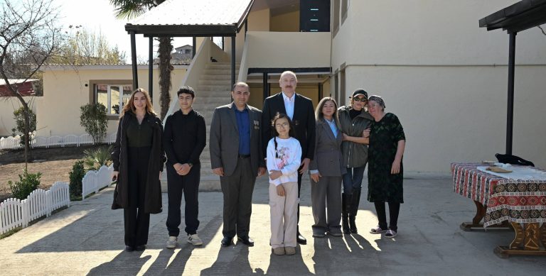 fdbb54096464cd384e59d1d75cf11564_5804081