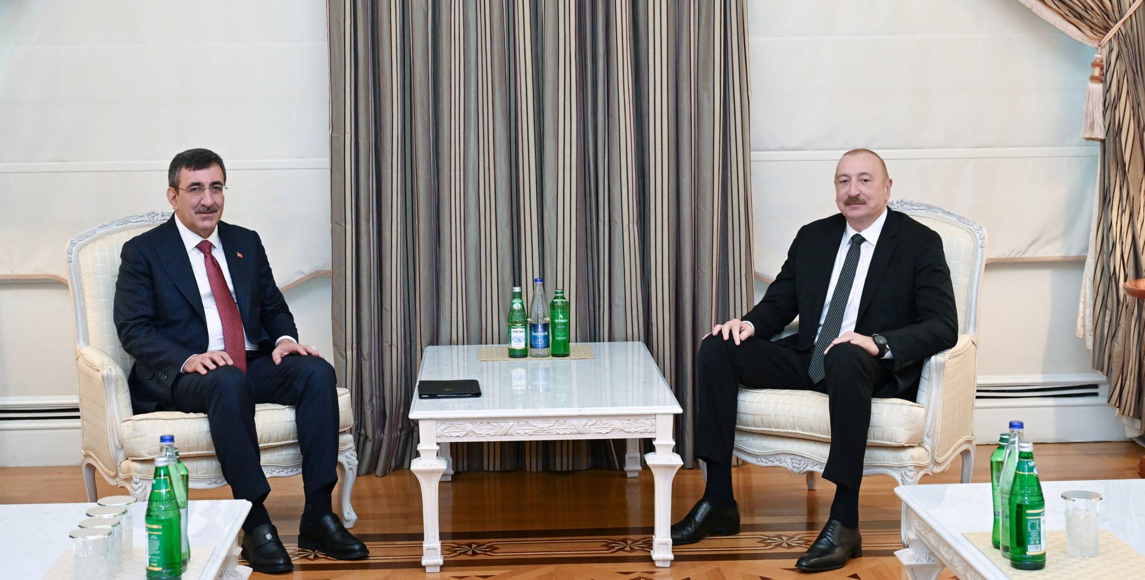 53bcaa760cc665c4140b94d1cc6b4083_2546477