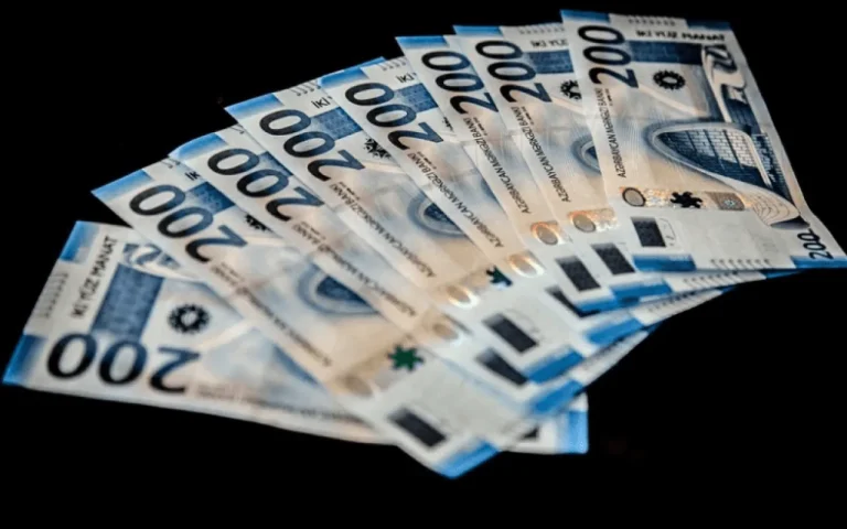 manat-6